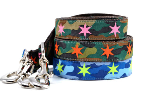 Six Point Pet Chicago Stars Collar & Leash in Camouflage Green with Pi –  Paw Naturals