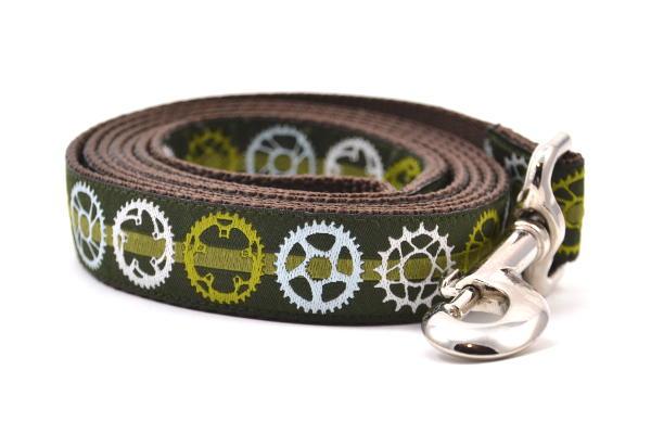 Large green dog leash with light green stripe and bicycyle sprockets in light green, white and light blue.